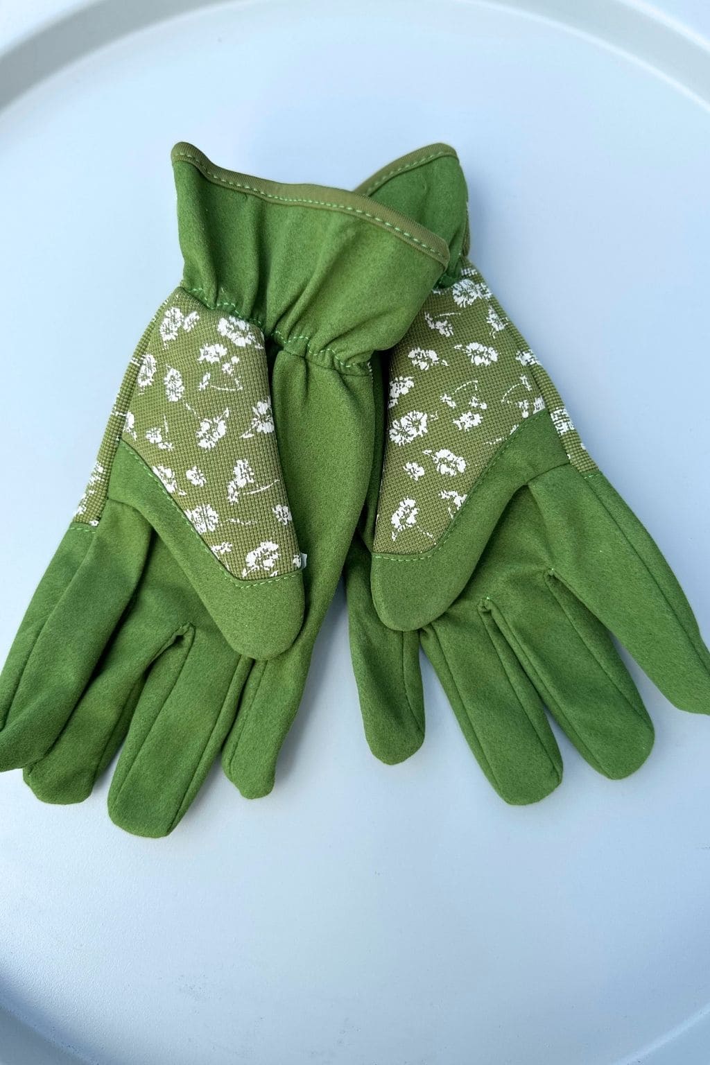 Sodo pirštinės (dviejų dydžių)