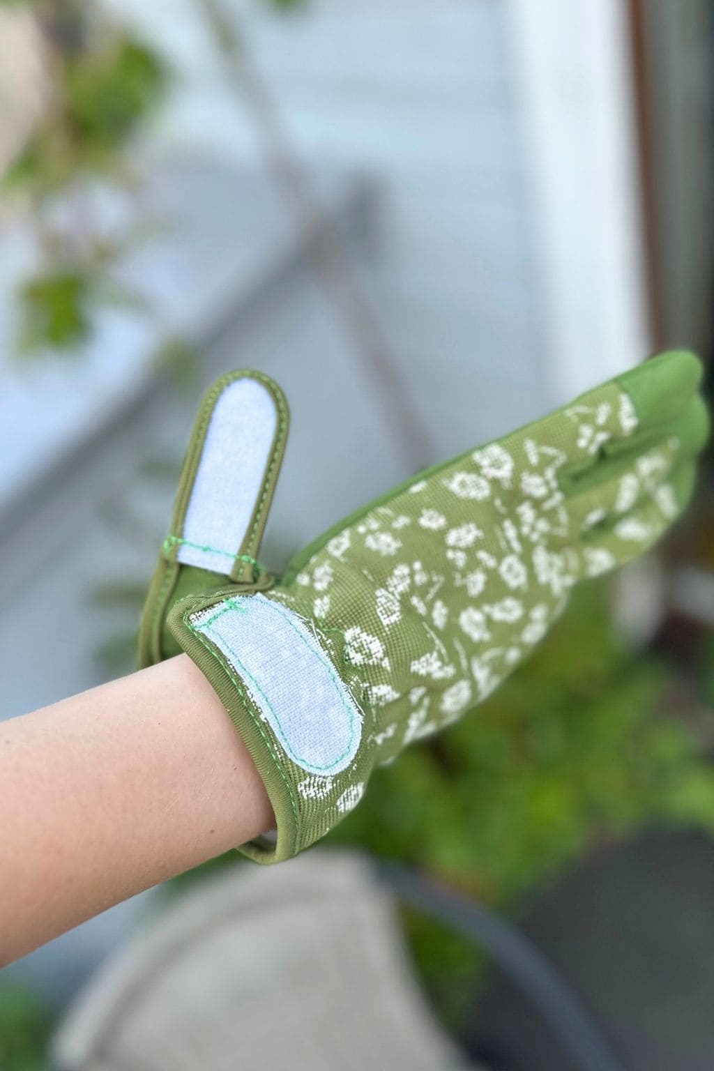 Sodo pirštinės (dviejų dydžių)