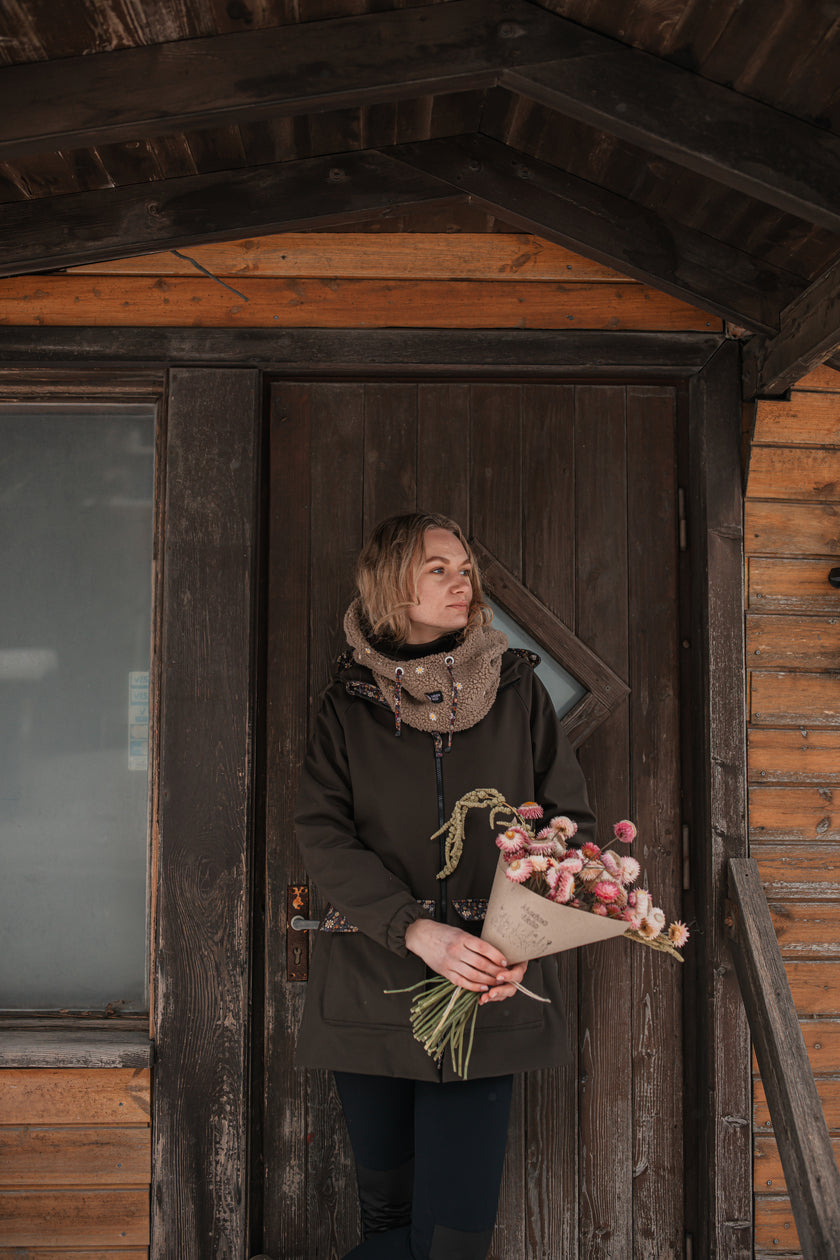 Gėlėta striukė (ruda)