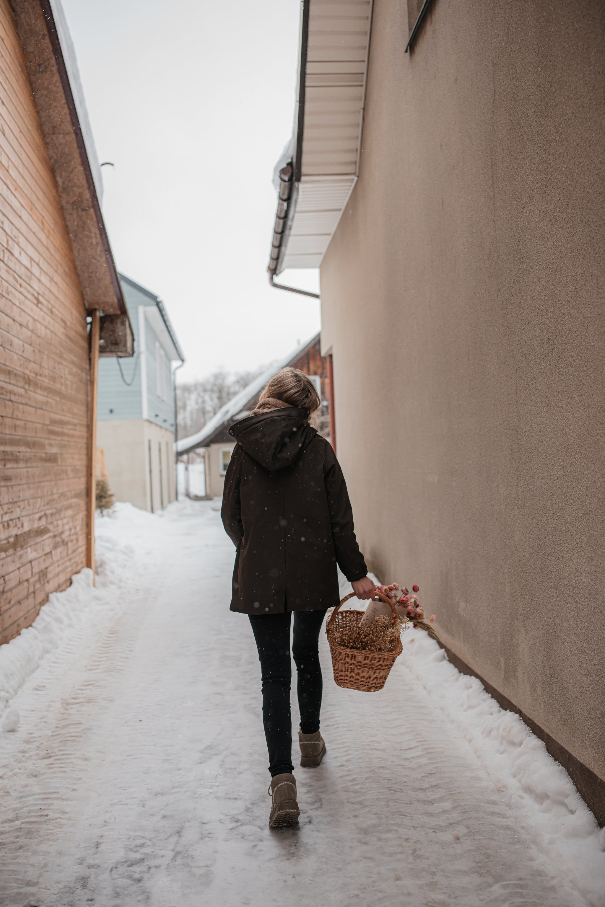 Gėlėta striukė (ruda)