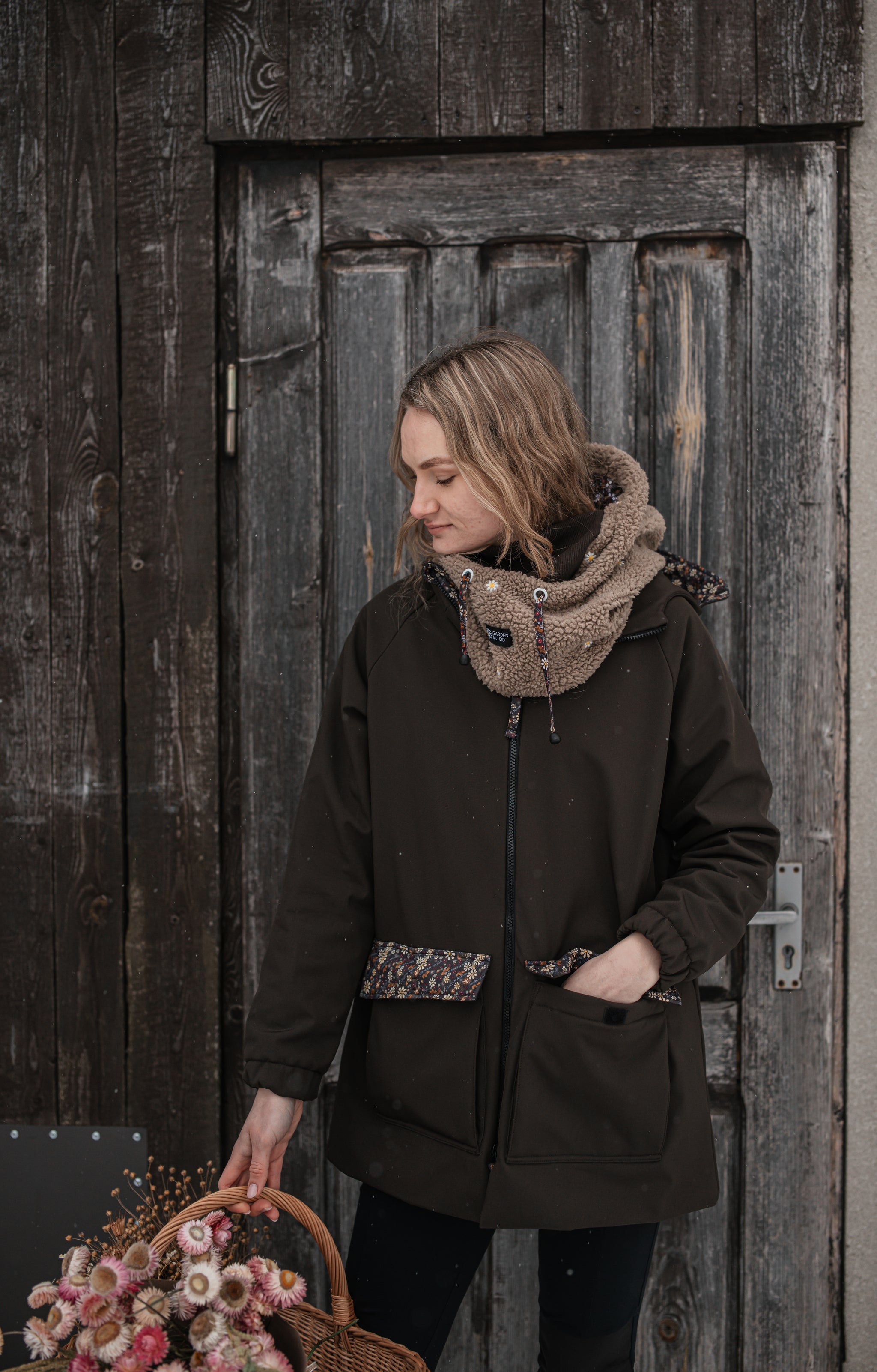 Gėlėta striukė (ruda)