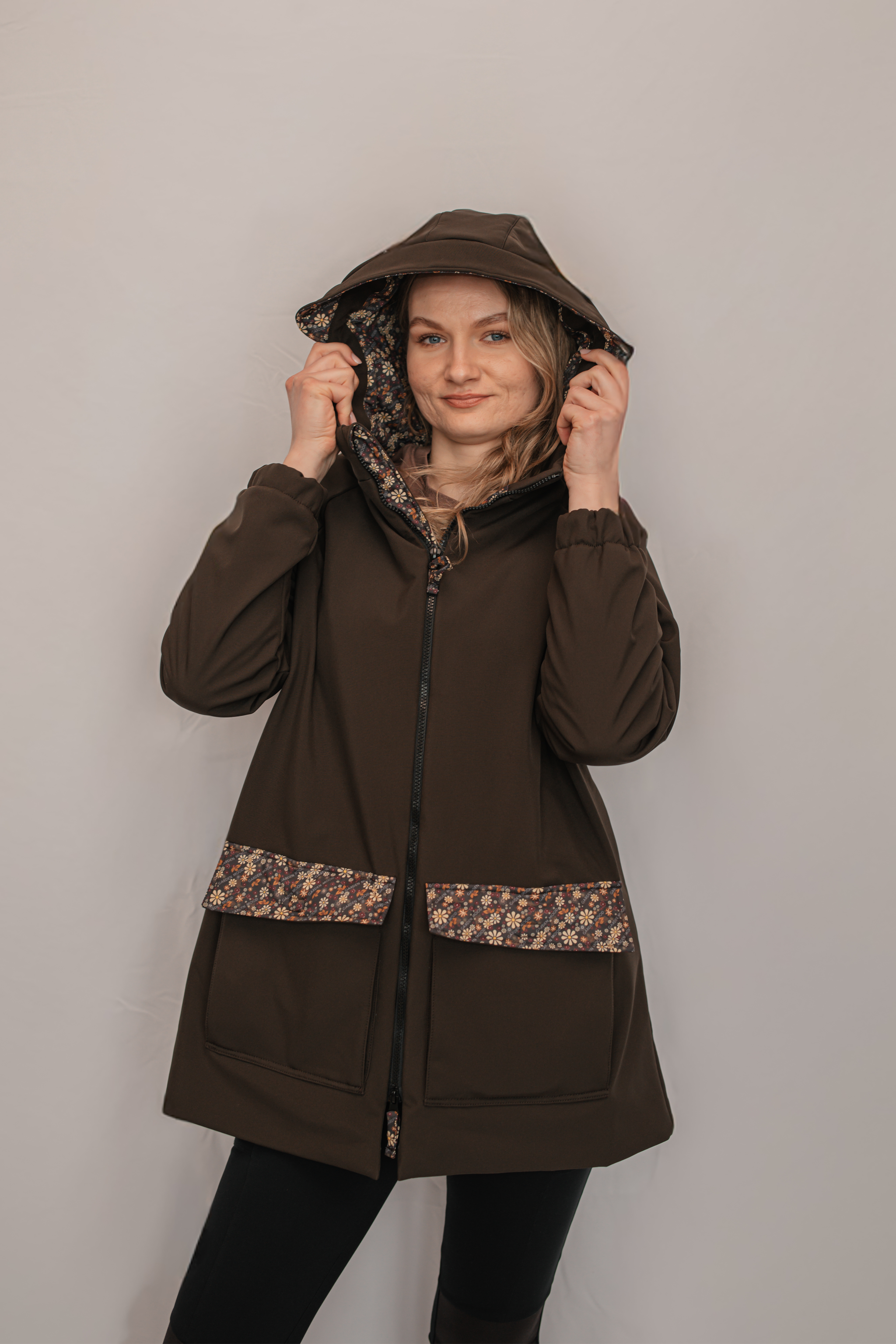 Gėlėta striukė (ruda)