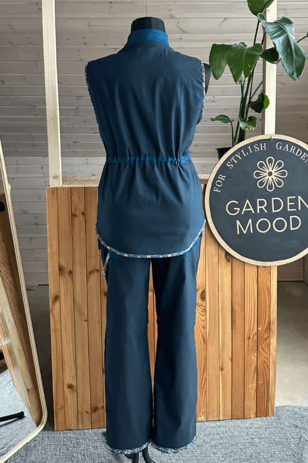 Gardeners' work pants with tool pockets, reinforced knees and adjustable Length