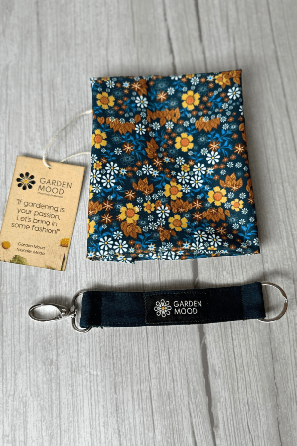 Gift set "Floral greeting" with scarf and key chain