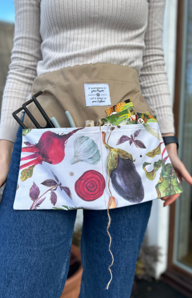 Tool apron with seeds (collab with parents' business, limited edition)