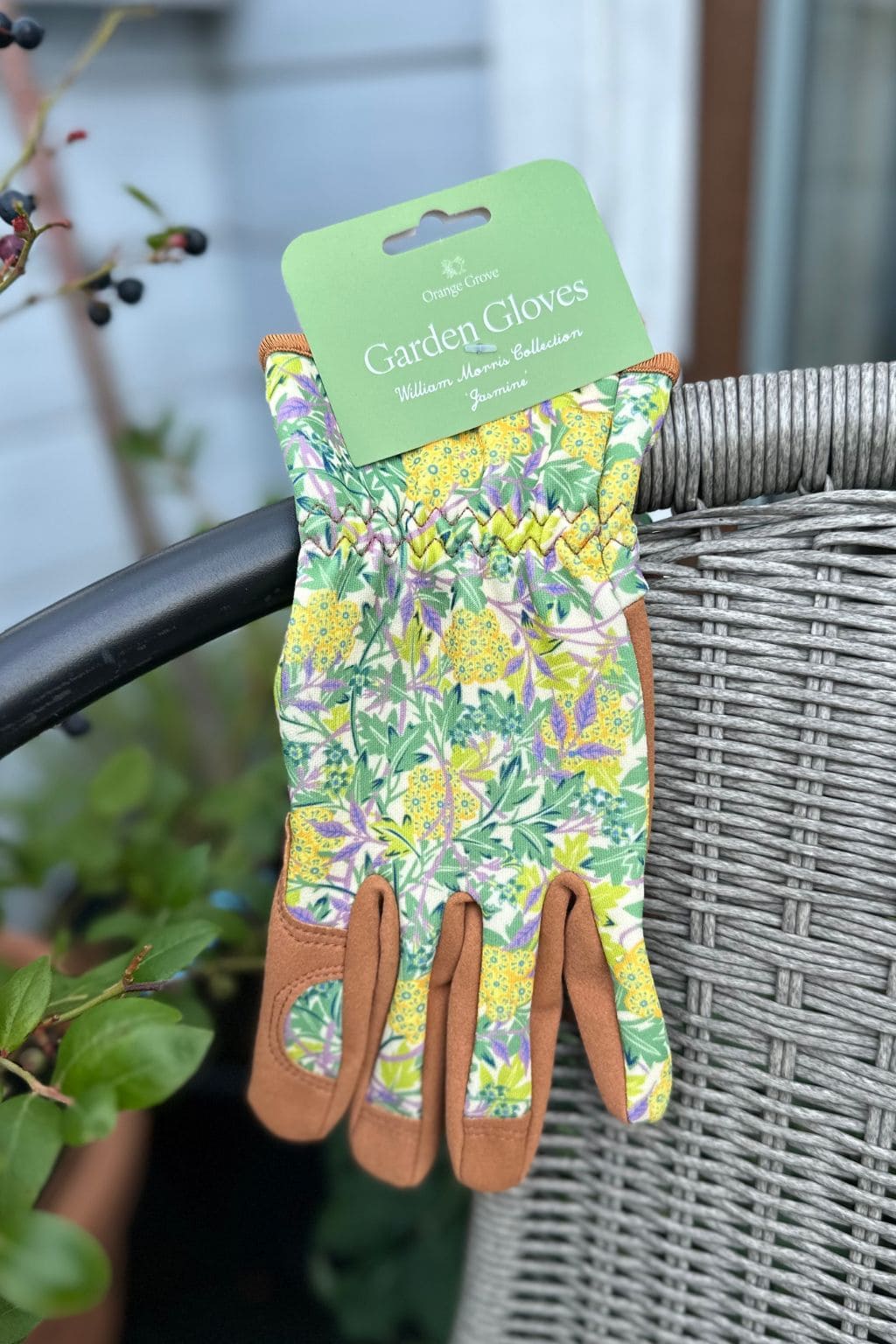 Sodo pirštinės gėlėtos