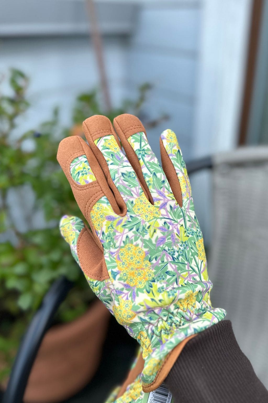 Sodo pirštinės gėlėtos