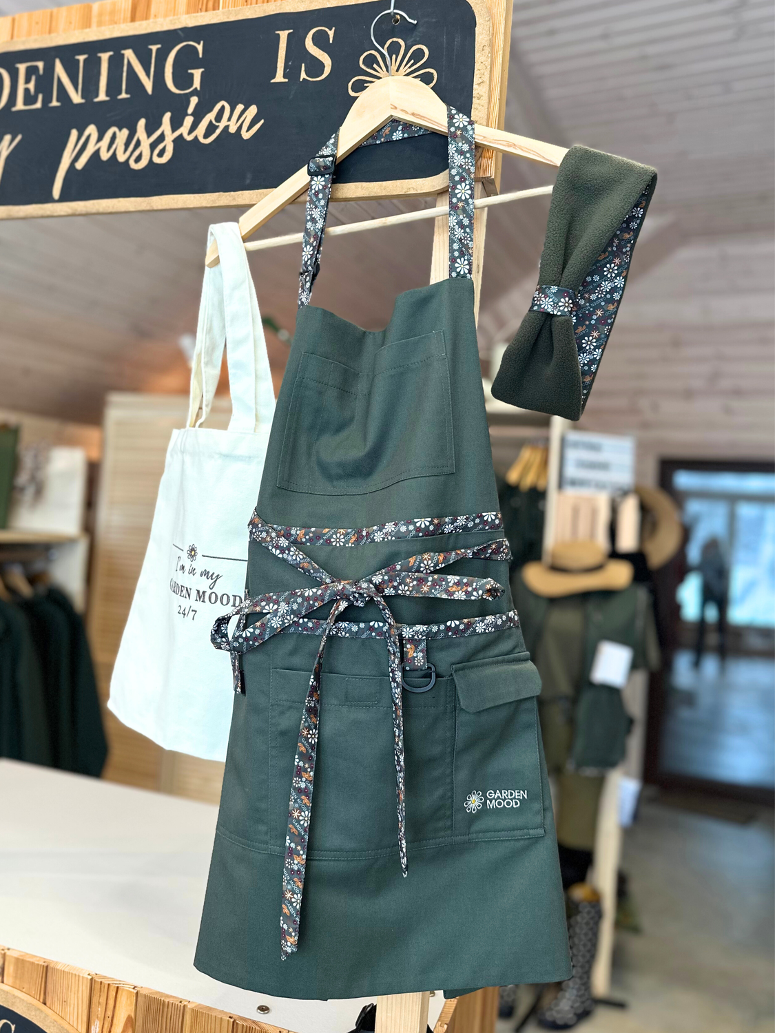 Rinkinys "Gėlininkė" (prijuostė, galvajuostė, maišiukas)